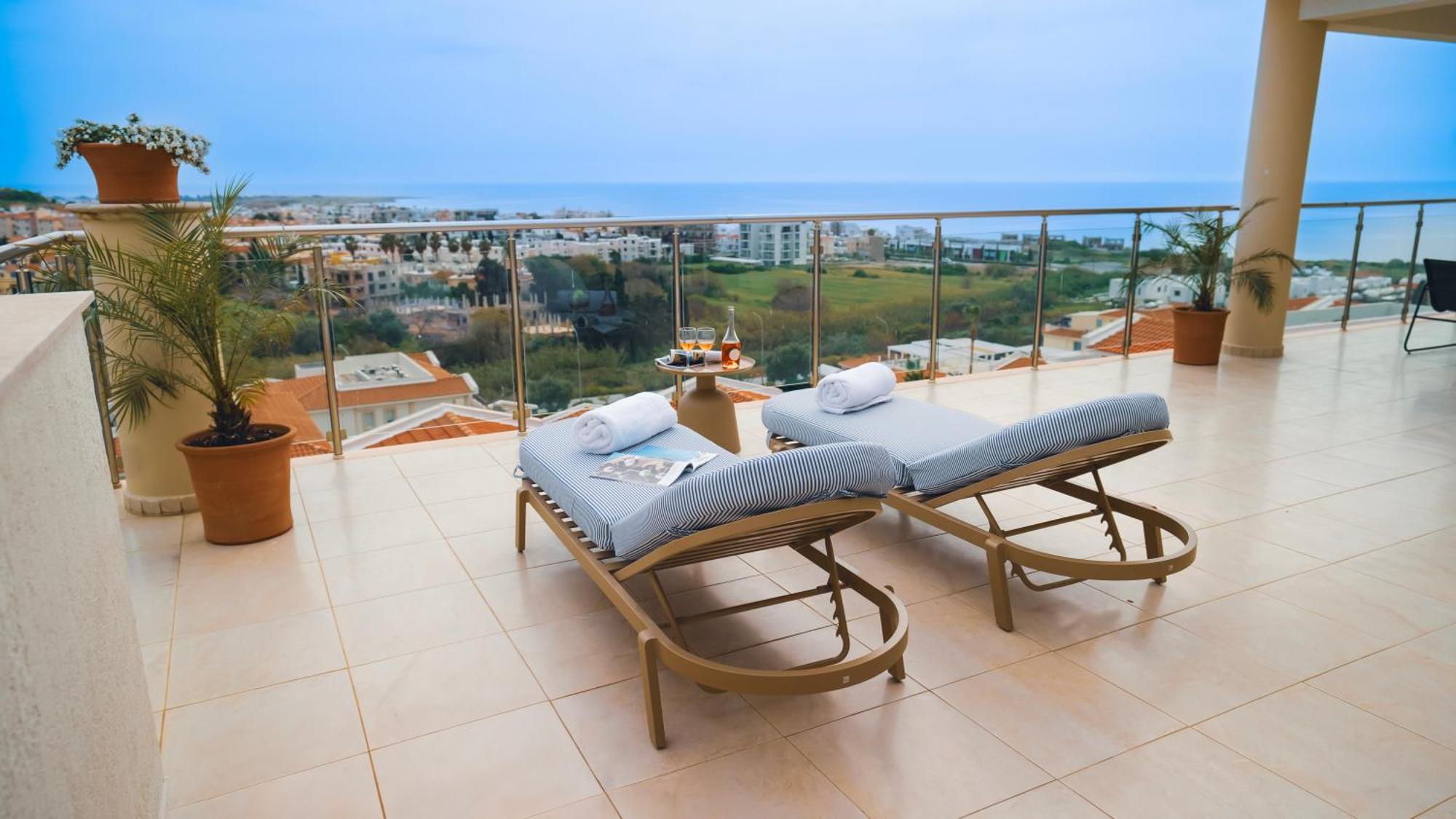 Hotel Wellclub - Wellness Family Experience - Seaview à Paphos Extérieur photo