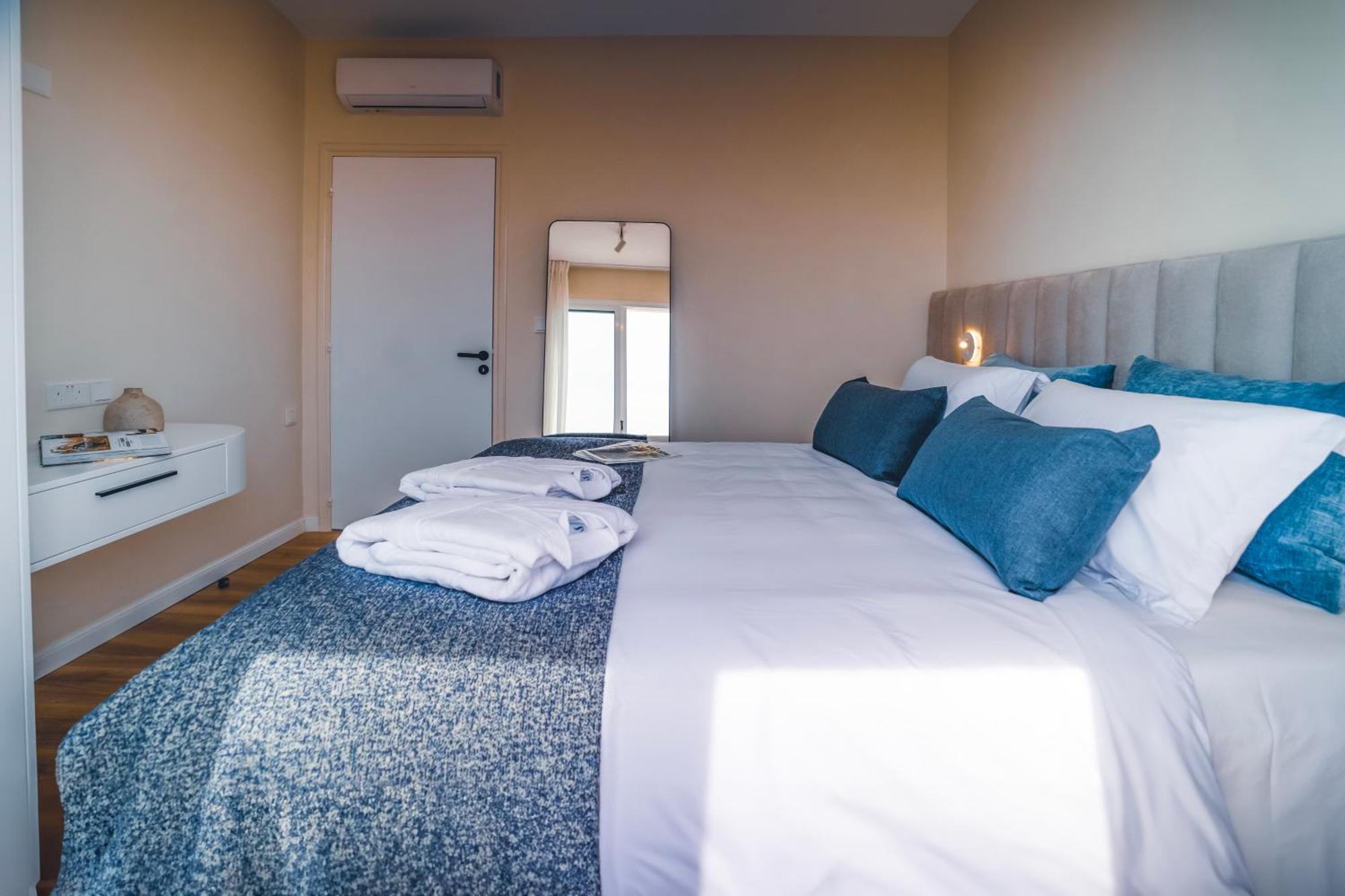 Hotel Wellclub - Wellness Family Experience - Seaview à Paphos Extérieur photo