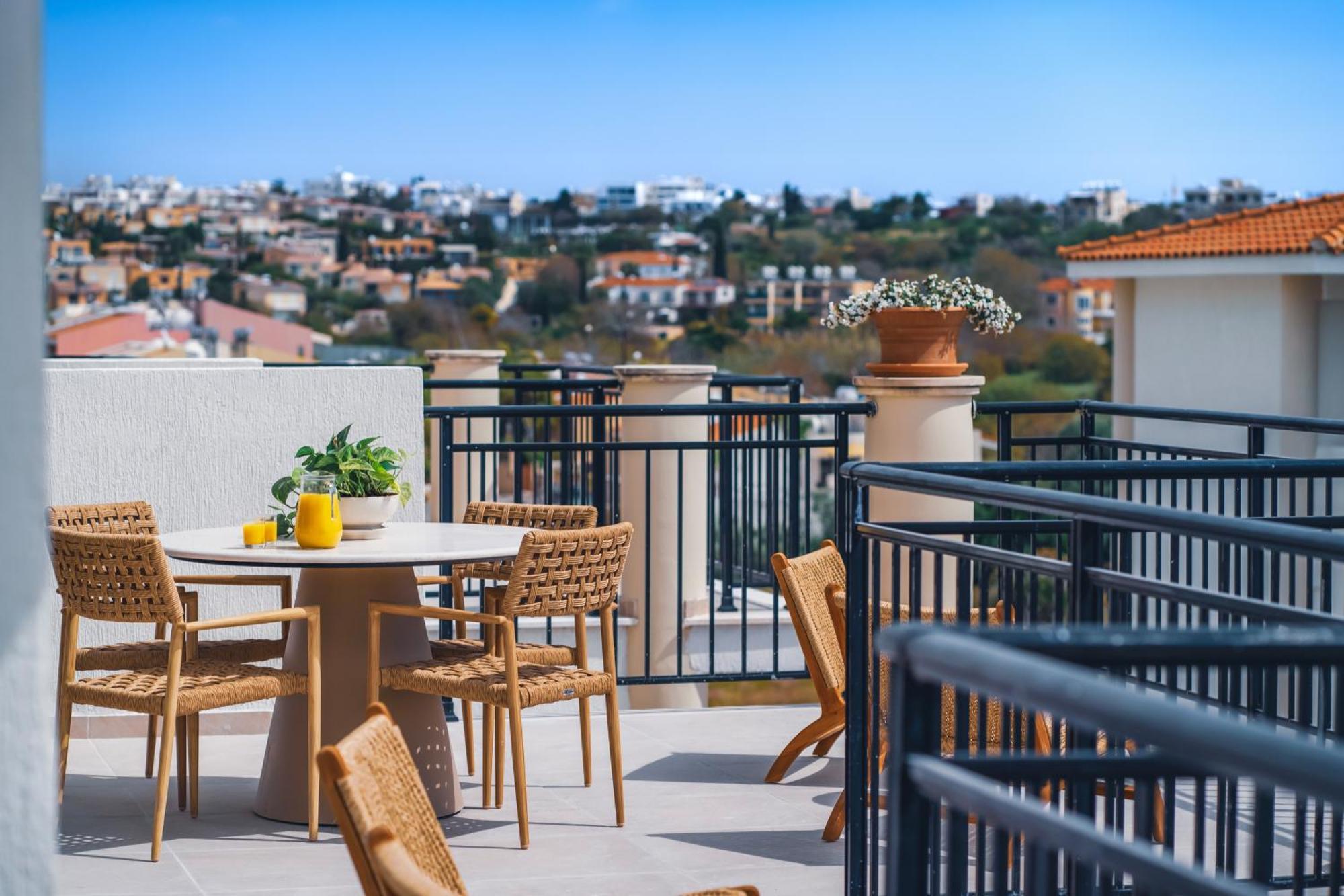 Hotel Wellclub - Wellness Family Experience - Seaview à Paphos Extérieur photo