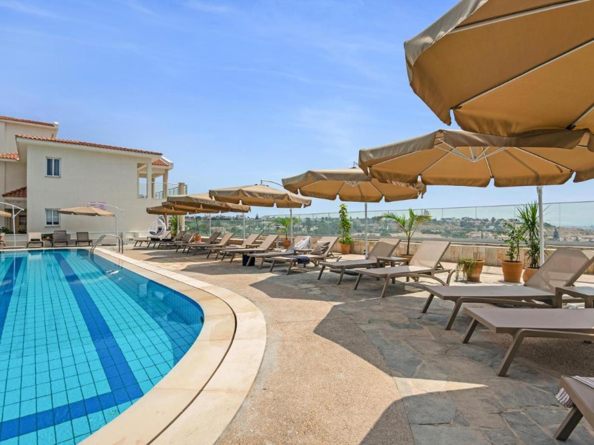 Hotel Wellclub - Wellness Family Experience - Seaview à Paphos Extérieur photo