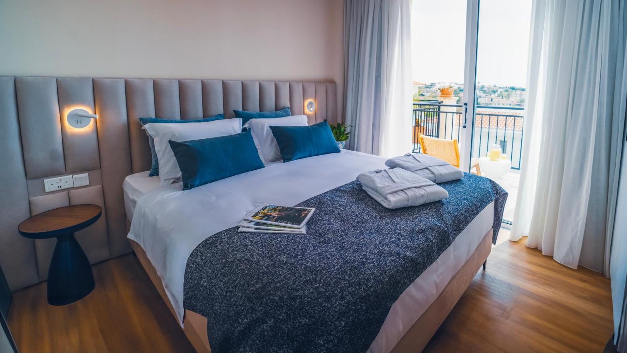 Hotel Wellclub - Wellness Family Experience - Seaview à Paphos Extérieur photo